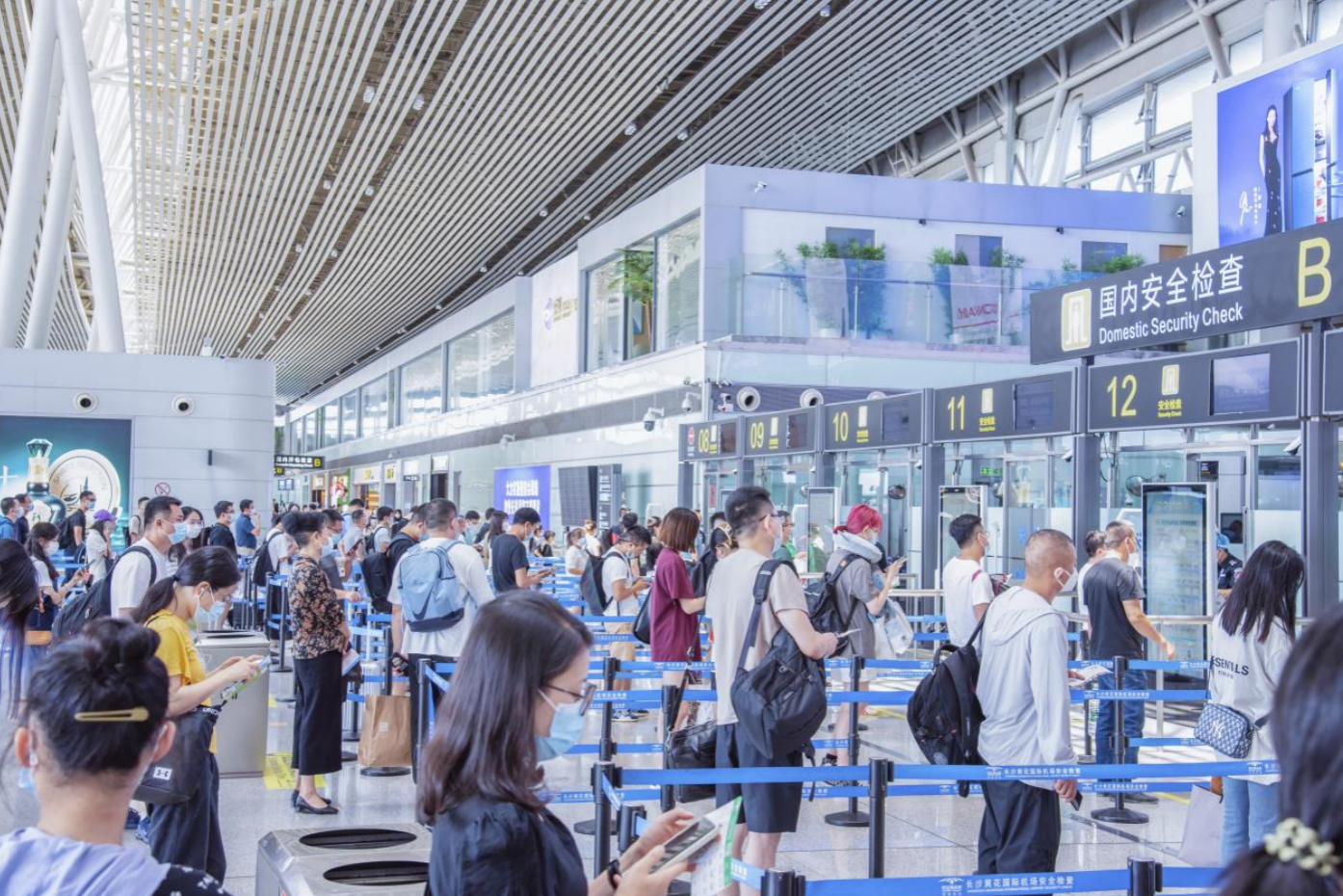 香港国际机场4月客运量达423万人次 同比增加35.9%