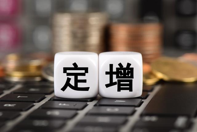 限薪、退薪小作文疯传，业绩承压下金融业降薪来了？