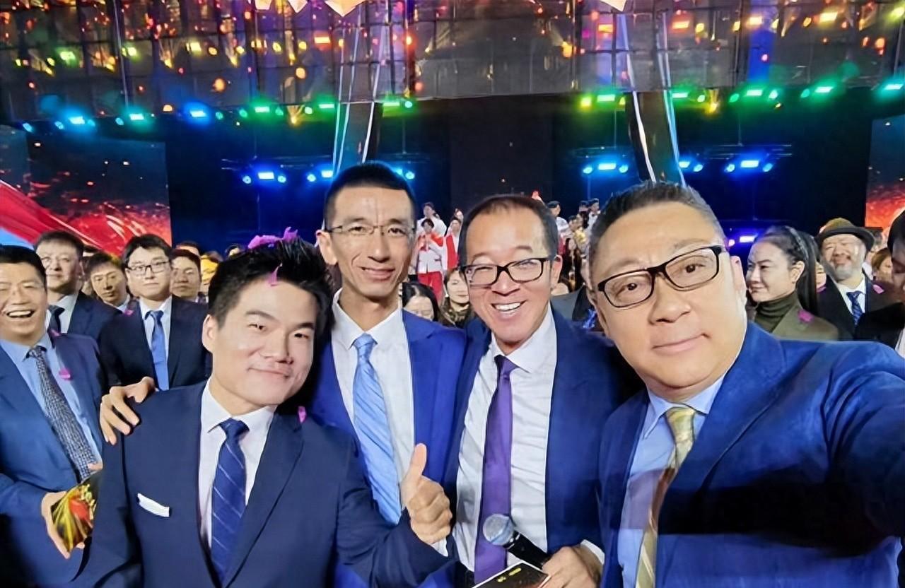 董宇辉与东方甄选“分手” ！东方甄选盘初一度大跌超25%，公司发布最新公告......