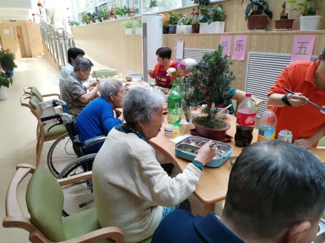 民政部：畅通区域内养老服务供需渠道，构建“一刻钟”养老服务消费圈