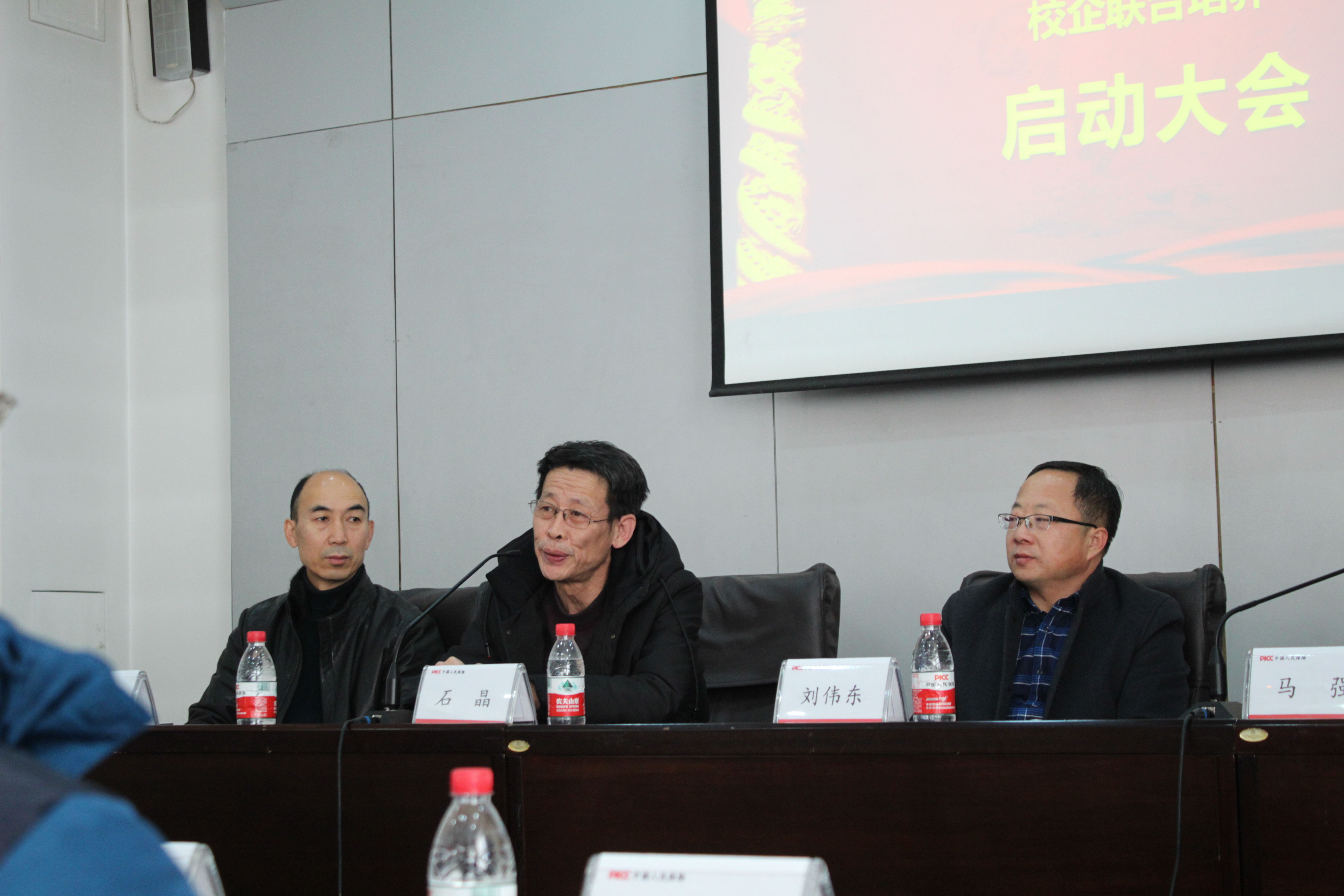 2025年中国职业服装产业现状及发展趋势分析_人保财险政银保 ,人保有温度
