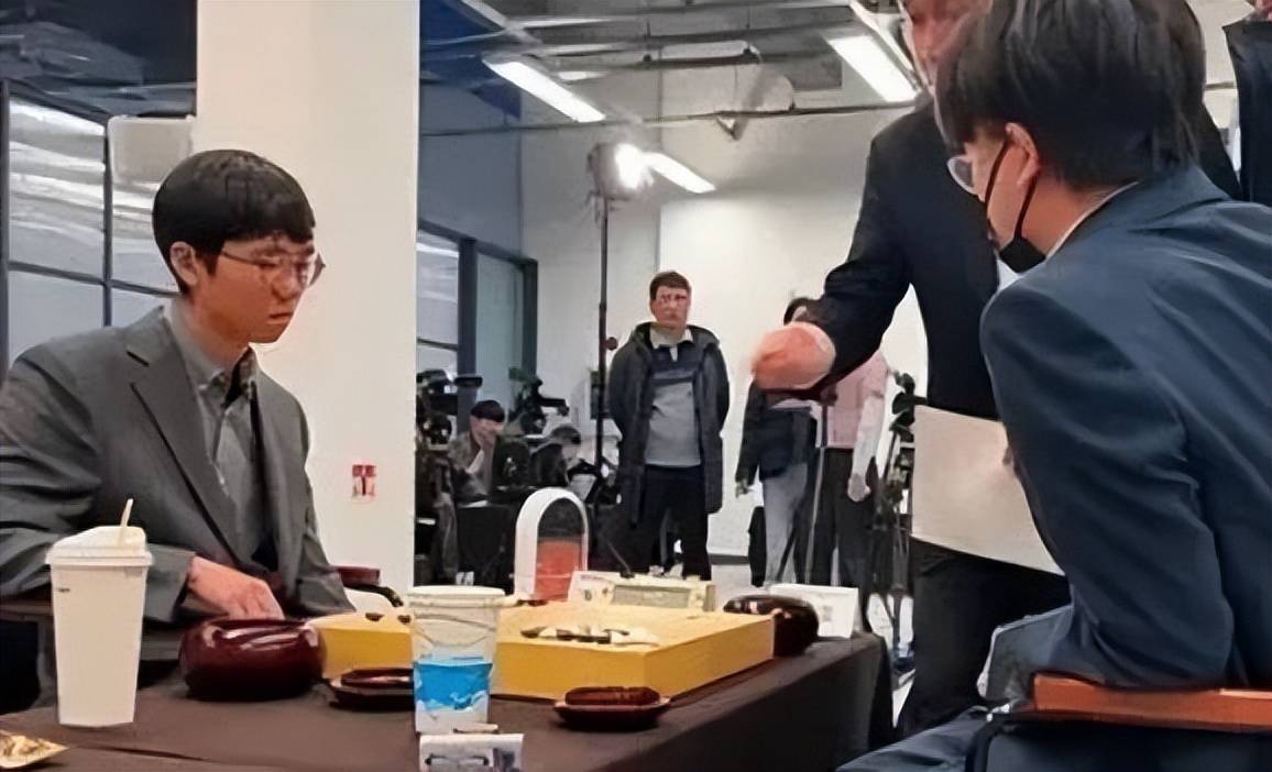 棋盘之外，没有处罚！世界围棋大赛上海开赛，中方派出裁判与韩方裁判共同处理