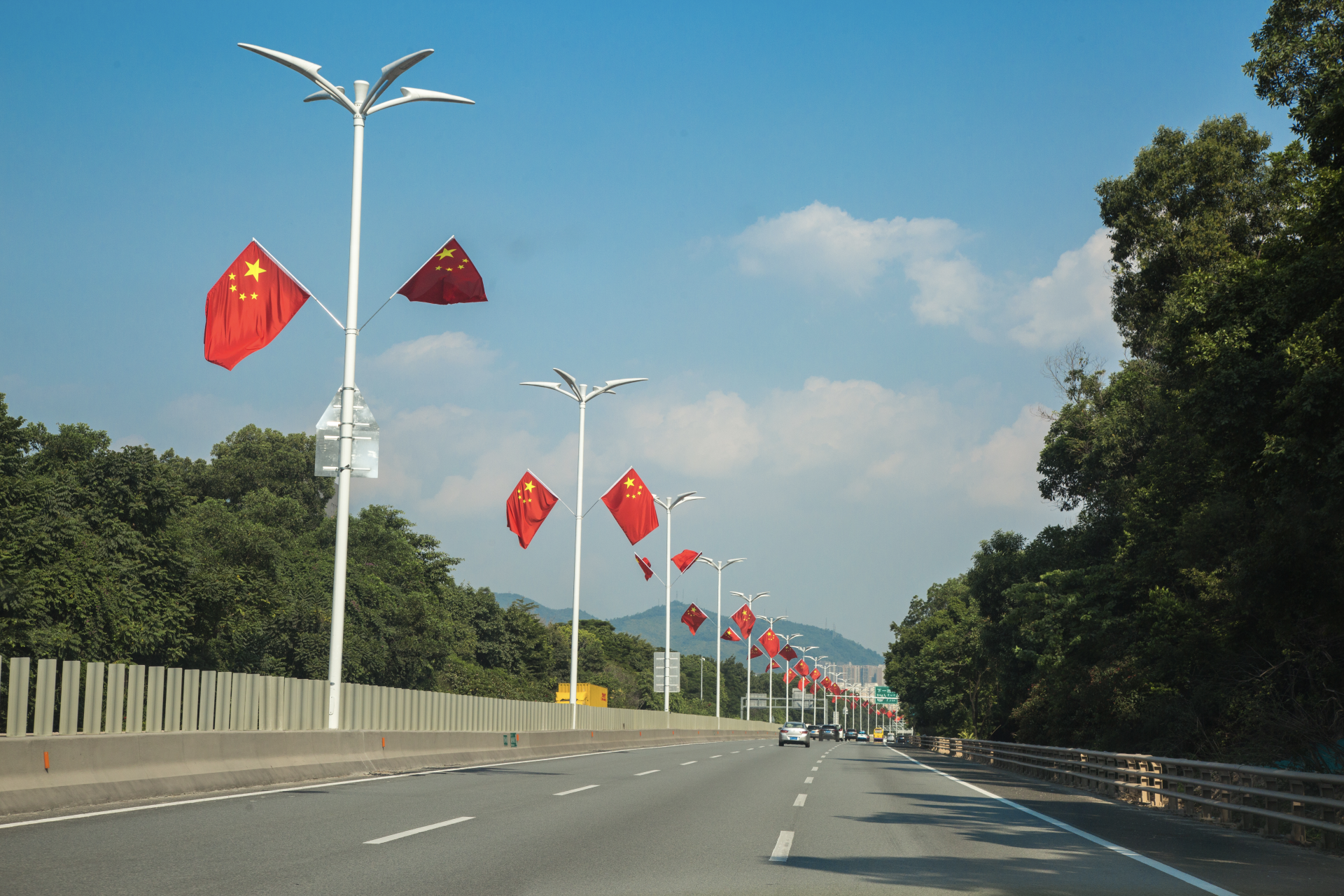 人保服务 ,拥有“如意行”驾乘险，出行更顺畅！_2025年潮流玩具行业发展趋势预测：“IP驱动、科技赋能、可持续化”三大趋势