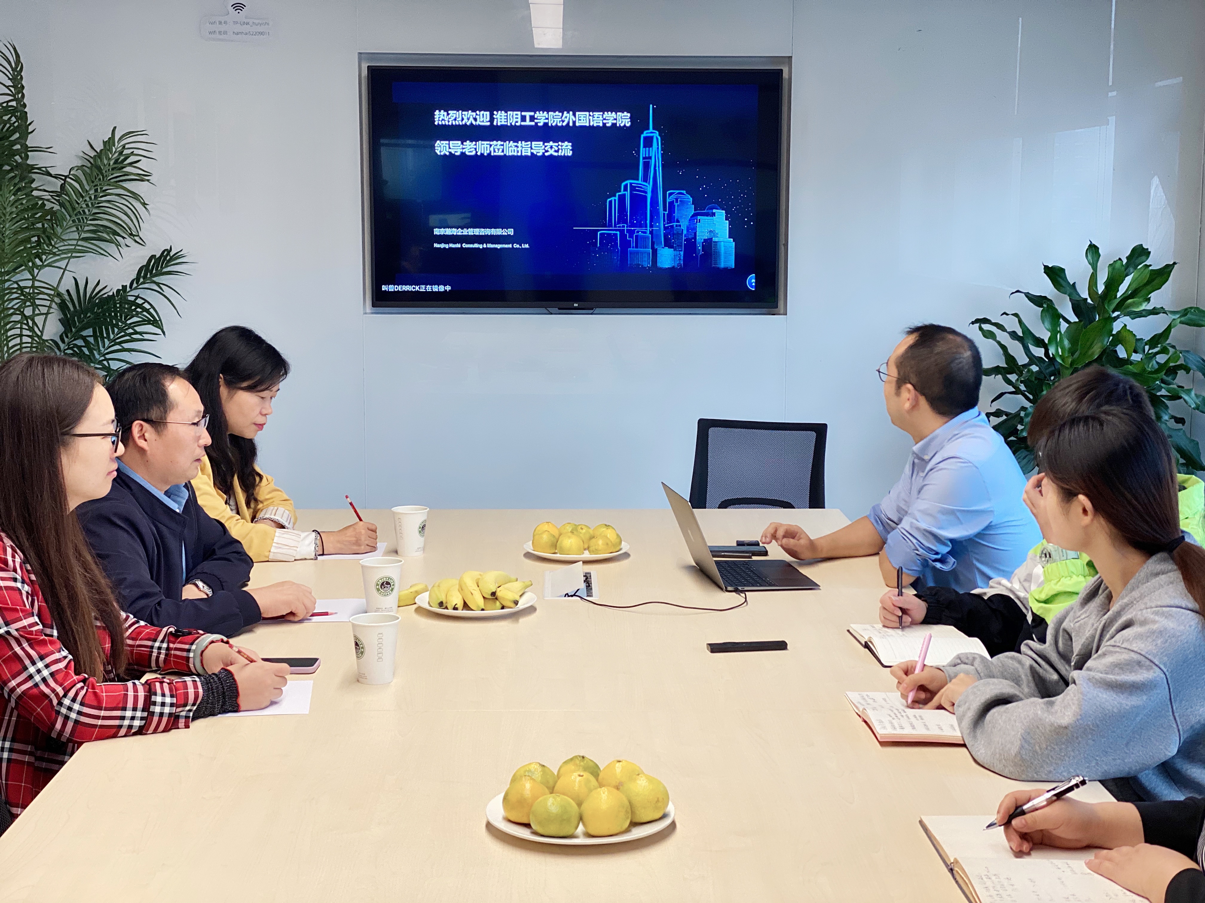 奥来德：公司材料业务板块针对双层OLED的市场需求，开展了相关材料的研发和测试等工作