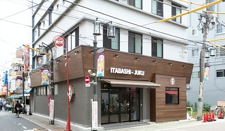 人保服务 ,保险有温度_2025中国民宿行业:正在积极探索数字化转型