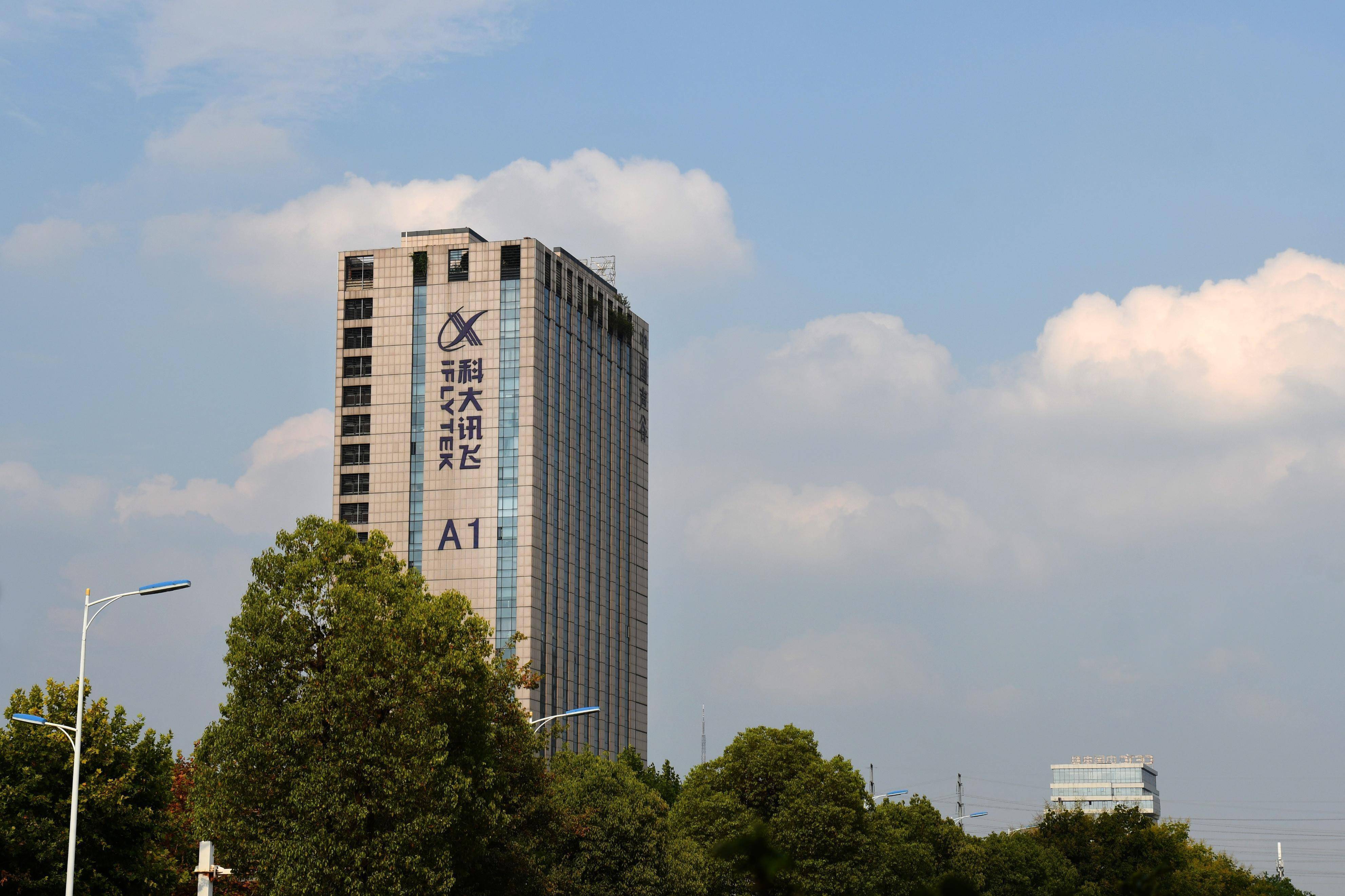 五矿信托去年首亏9.55亿、多个信托项目逾期，涉诉案件数量居高不下