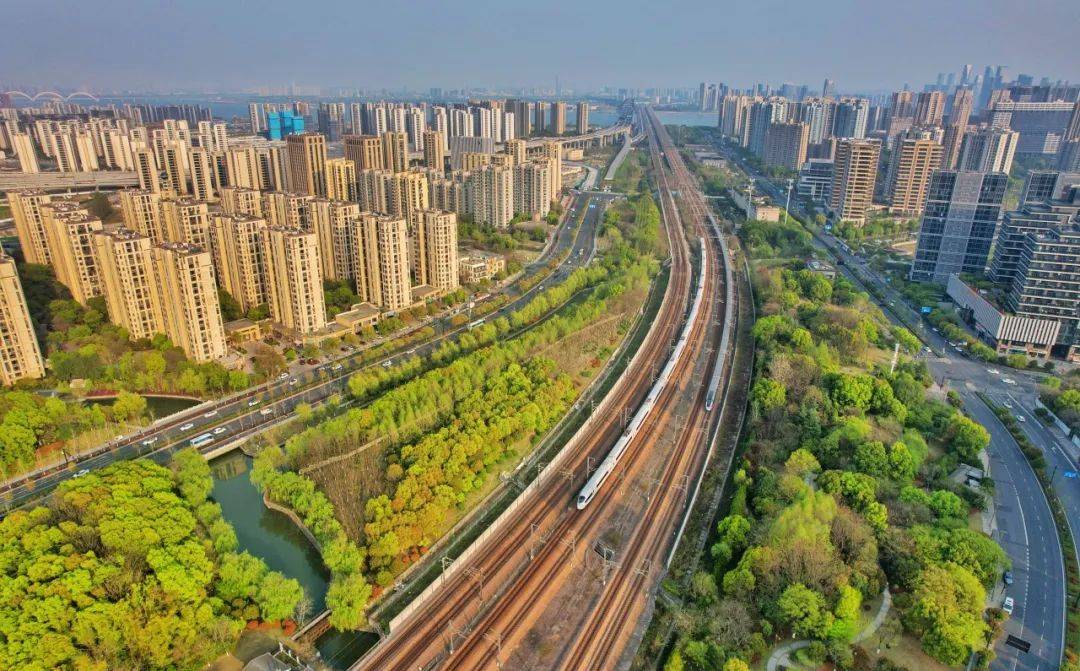 端午假期全国铁路预计发送旅客8050万人次