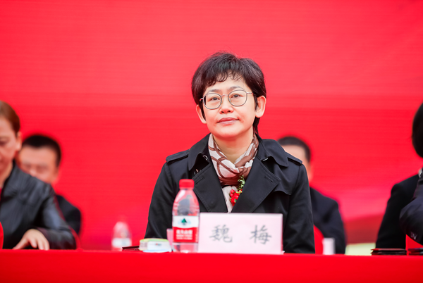 吉利控股集团董事长李书福：汽车企业的成长发展有其自身的规律 必须不断地打基础、练内功