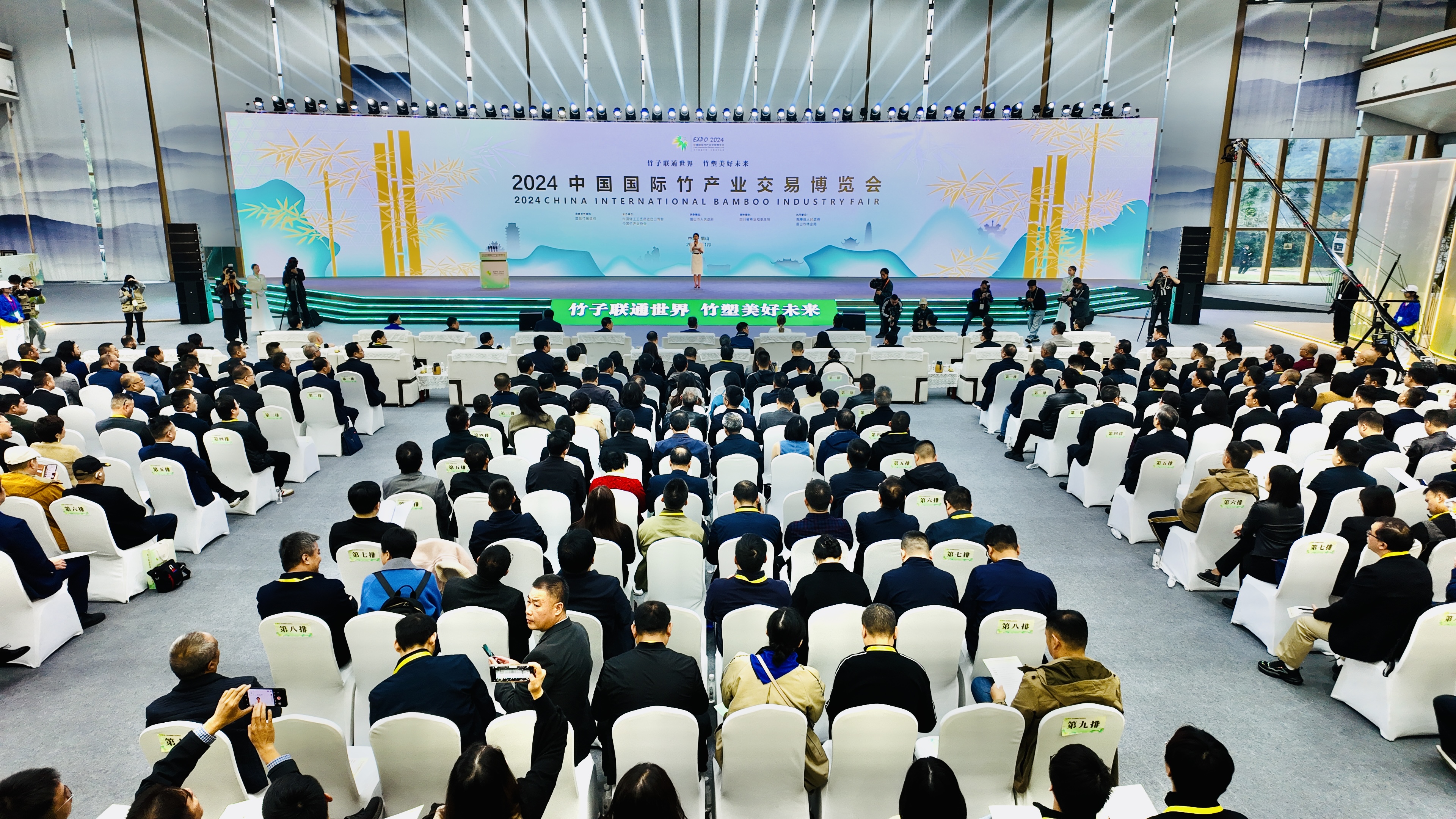 交易商协会规范债市发行承销:不得以“返费”等扭曲市场价格,承销机构不得以低于成本的承销费率报价
