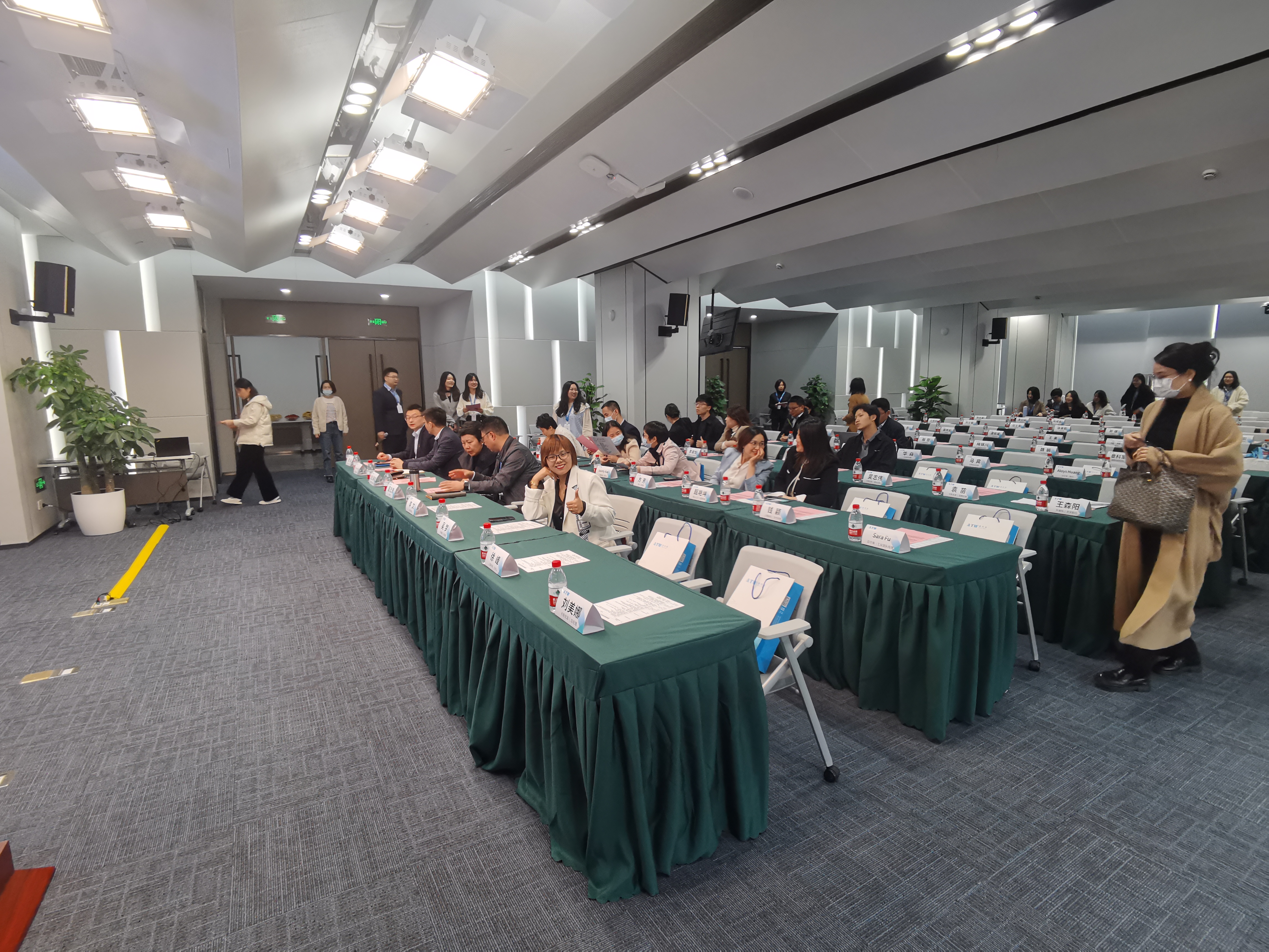 奥特维:实控人及其一致行动人拟询价转让4.99%股份