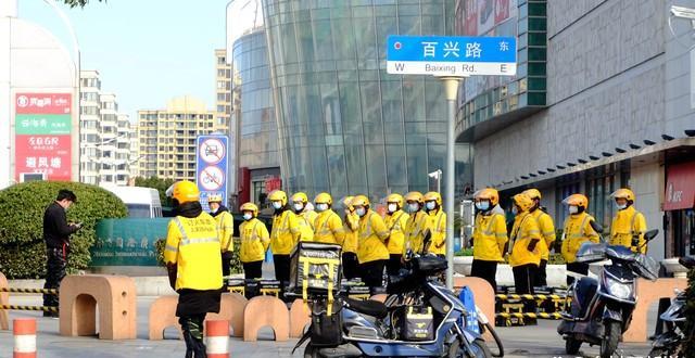 火拼外卖 巨头们到底在争什么？