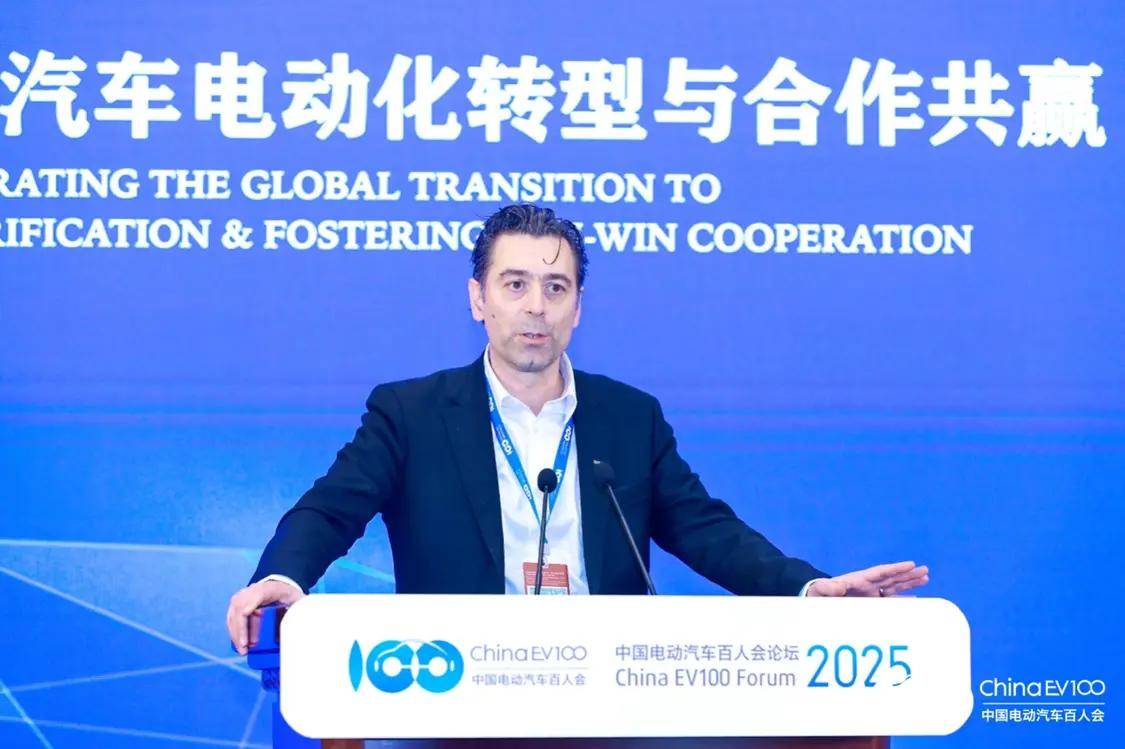 2025中国汽车论坛启幕  汽车之家AI+出海战略引领行业数智革新