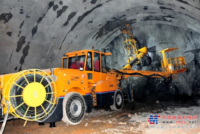 铁建重工获得发明专利授权:“矿用高性能非金属复合材料锚杆及其制备方法”