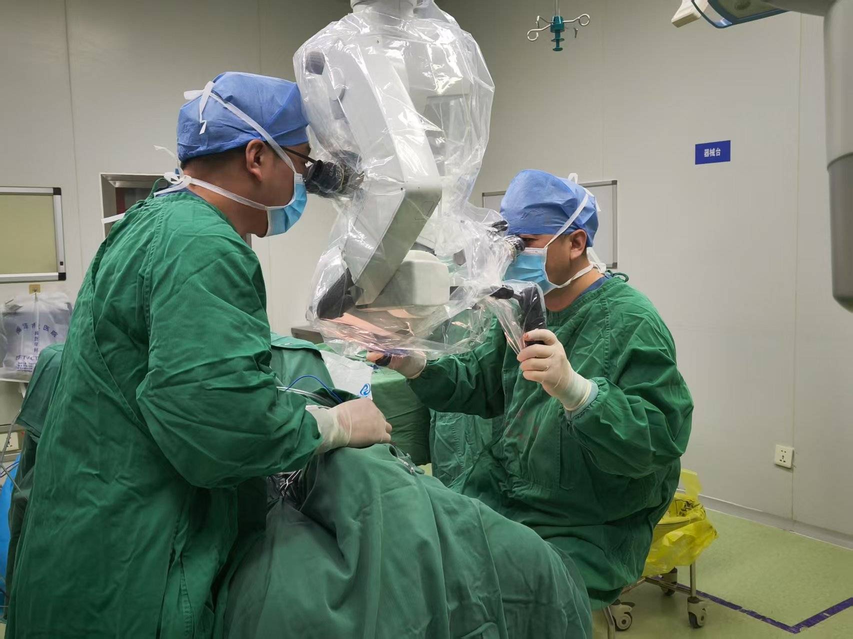 西部首例!脊髓损伤患者脑机接口手术于四川大学华西医院顺利完成