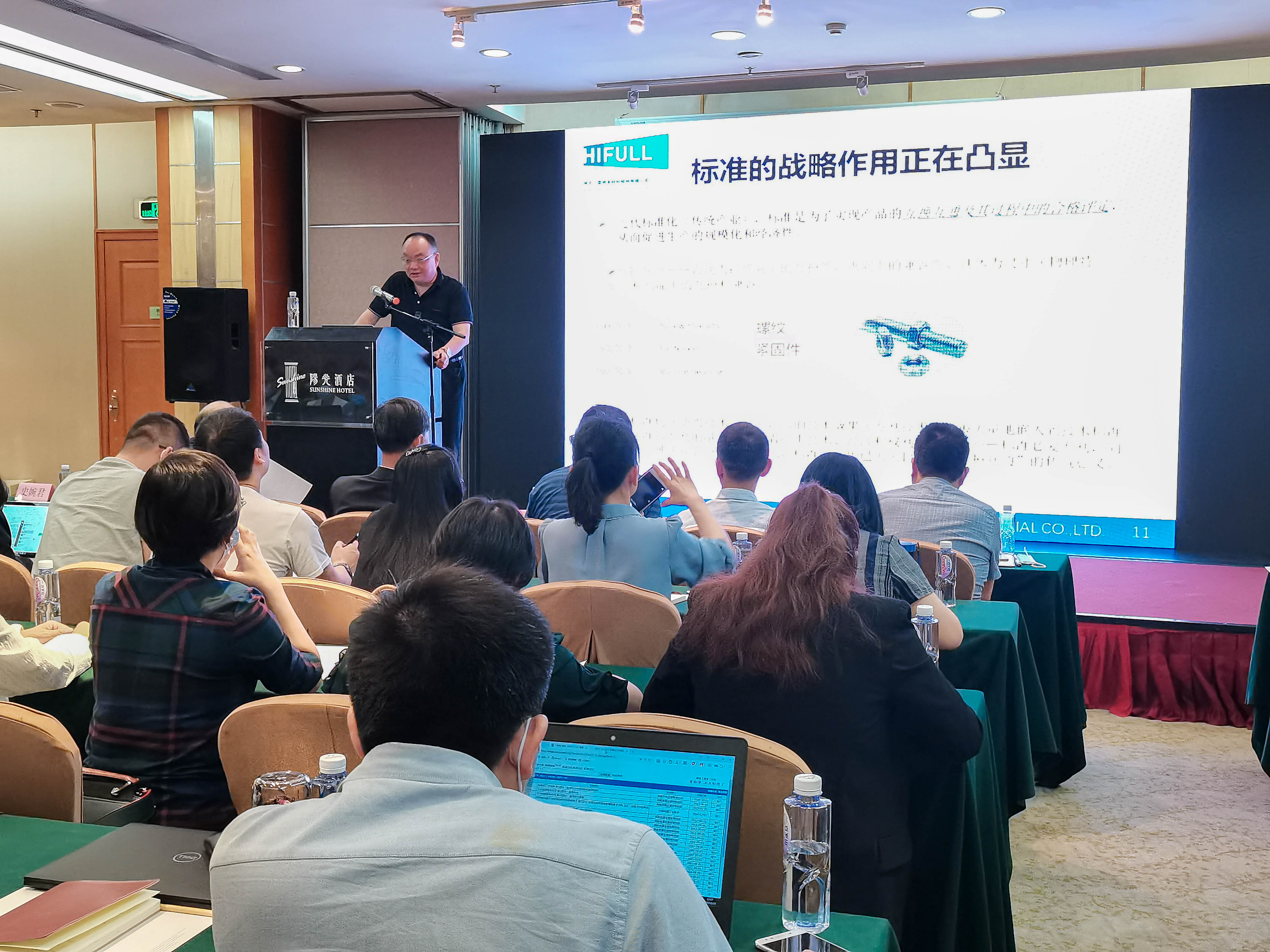 欣贺股份获得外观设计专利授权:“外套(R103401C)”