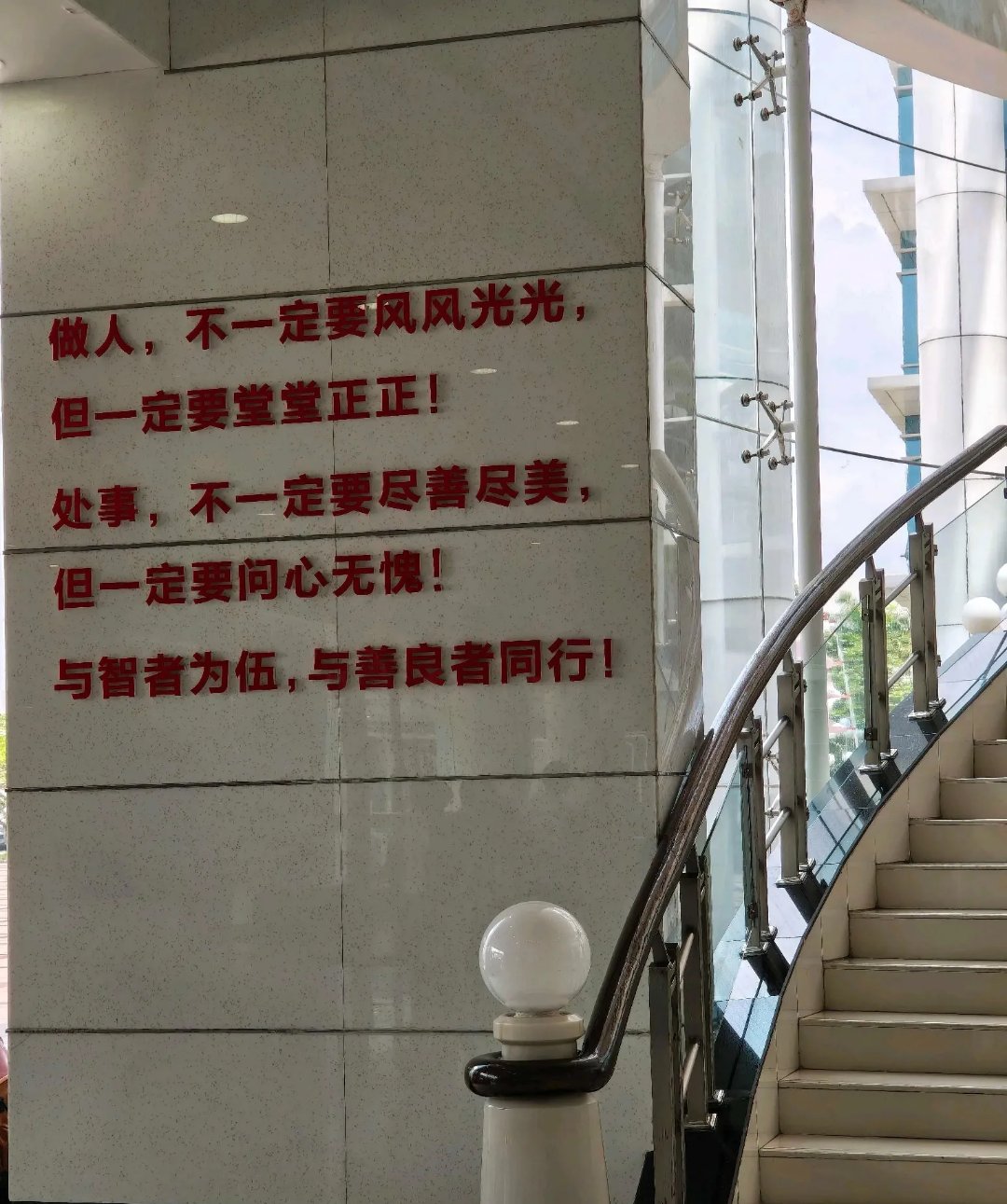 聚赛龙董事郝源增个人名下持股减少8万股,涉及金额336万元