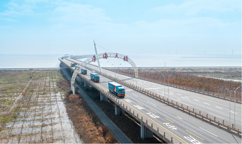 科大讯飞亮相WAIC 2025：以大模型赋能智能终端，诠释落地实践新范式