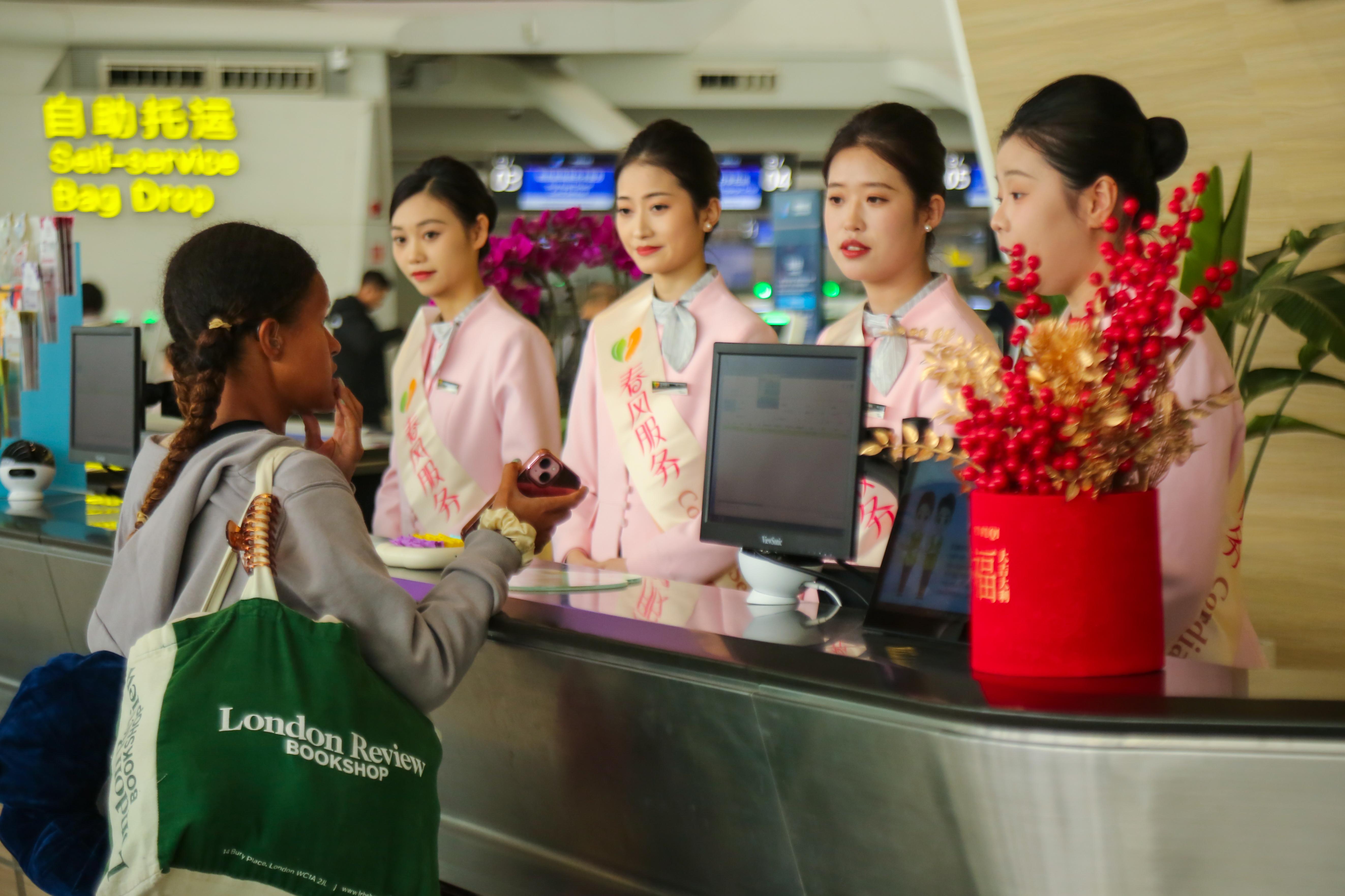 暑运以来广州白云机场口岸进出境人员超300万人次