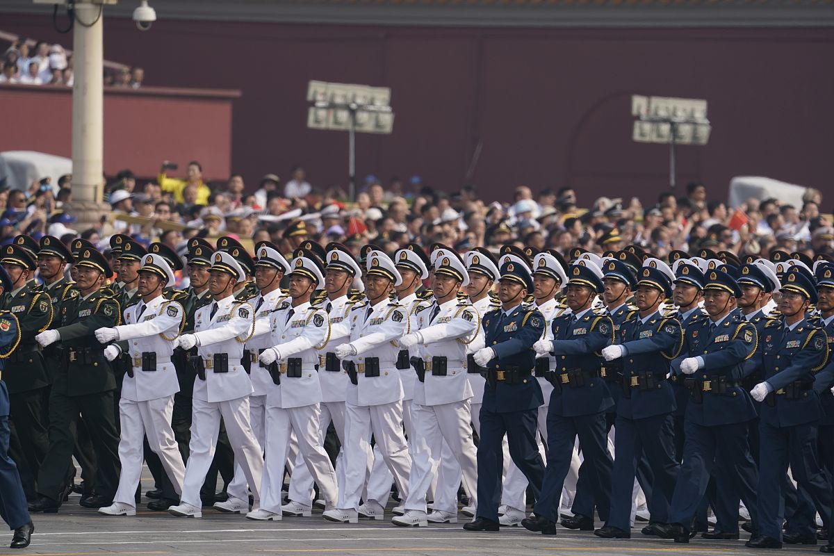(抗战胜利80周年)国际人士参加纪念大会:铭记历史教训 维护世界和平