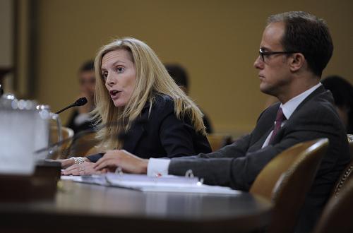 美卫生部长肯尼迪出席国会听证会回应争议问题