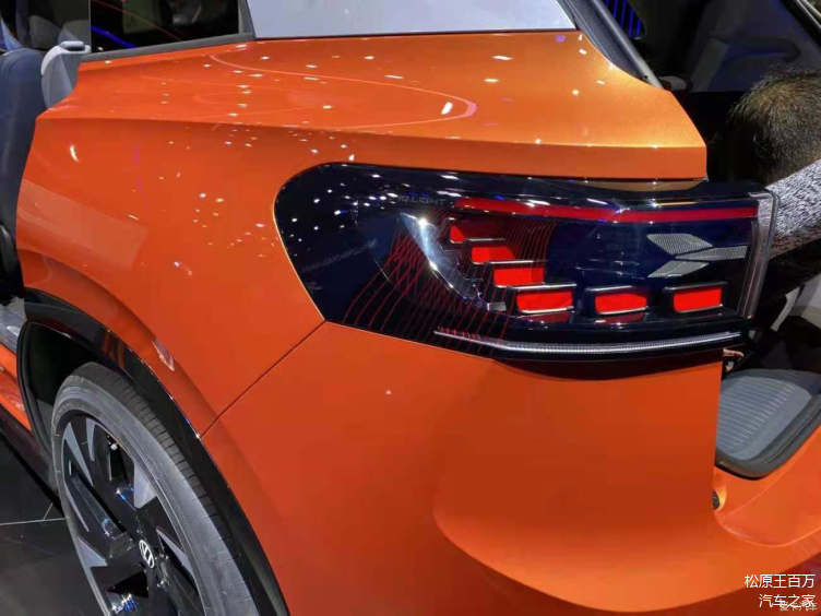 松原安全获得实用新型专利授权:“一种发光车标和一种方向盘气囊组件”