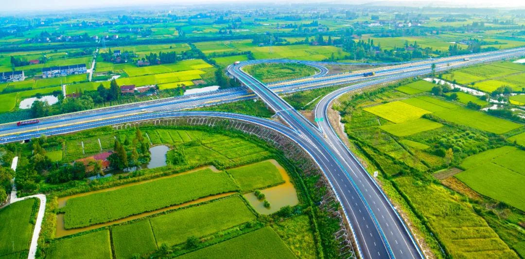 赣粤高速获得发明专利授权：“一种基于SUMO的高速公路改扩建仿真场景构建及其疏散救援决策方法及系统”