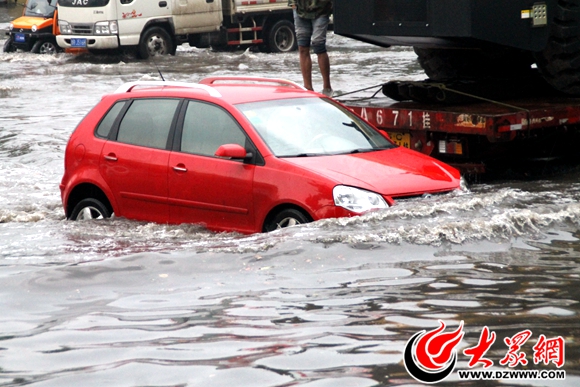 暴雨红色预警 海南海口多地将有雷雨、大风天气