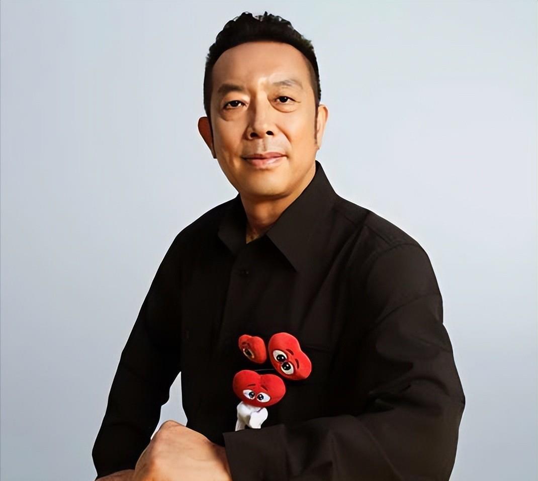 刘强东直播炒菜,称“像贾国龙第一次炒菜一样紧张,像罗永浩第一次说脱口秀一样紧张”!他谈到“外卖大战”:想和王兴见面聊聊