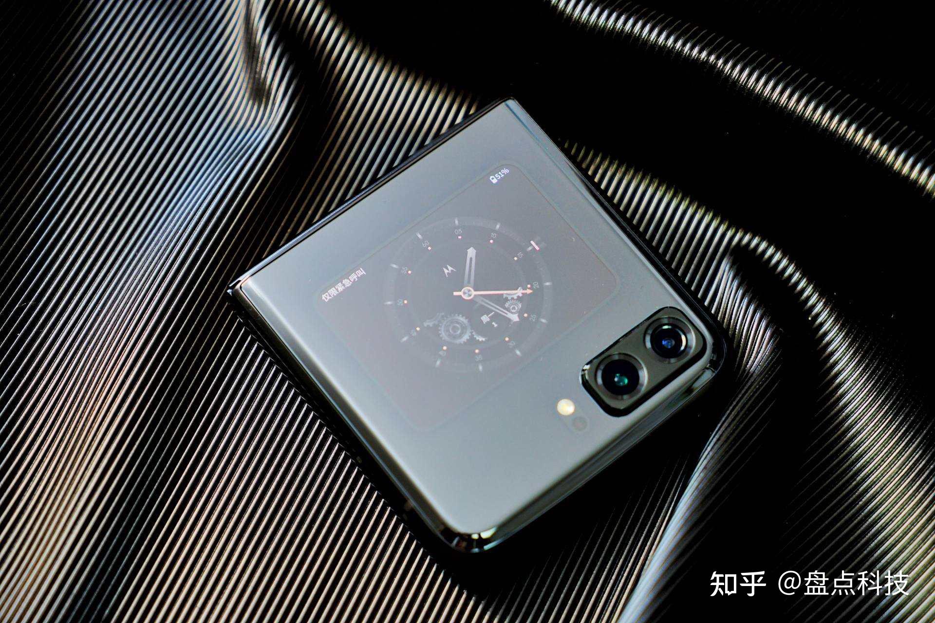 柔性屏(折叠屏)概念上涨2.13%，8股主力资金净流入超亿元