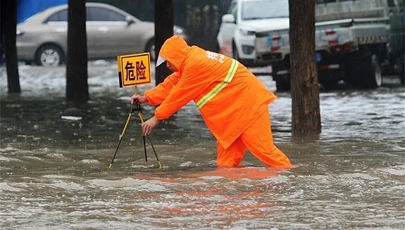 台风橙色预警：“桦加沙”将于24日在广东深圳到徐闻一带沿海登陆