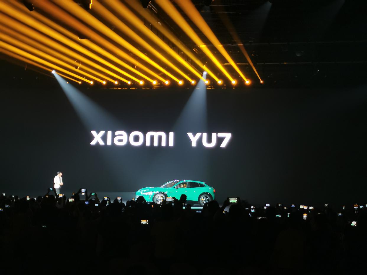 小米雷军：今年初买了三辆Model Y一个一个零部件学