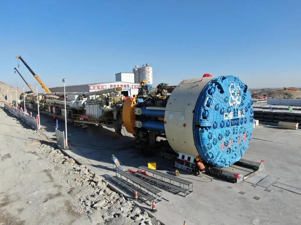 铁建重工获得发明专利授权：“超小直径掘进机用气力出渣系统及具有其的掘进机”