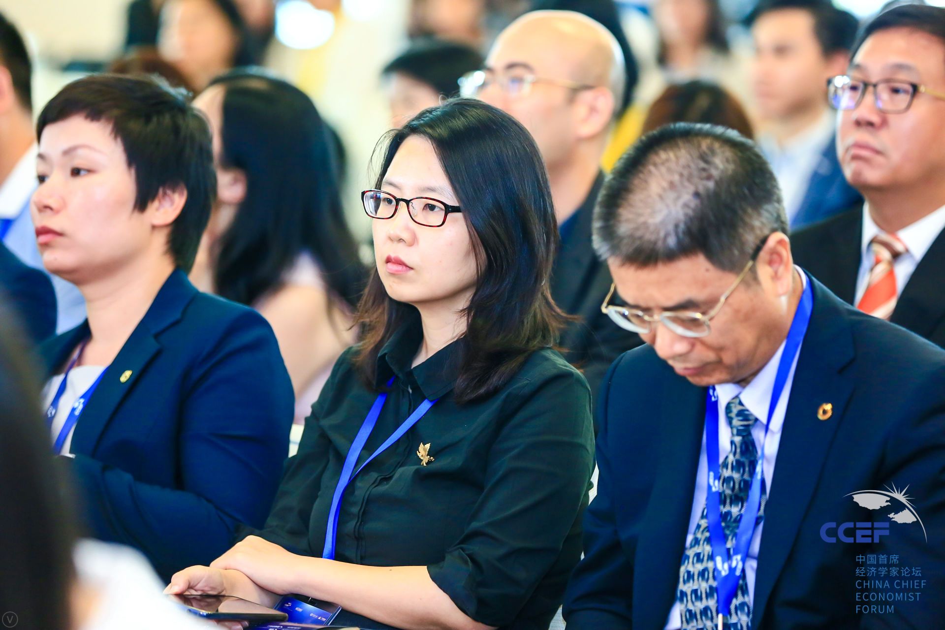 香港交易所首席中国经济学家巴曙松：AI受益人群更多集中在特定行业和科技精英