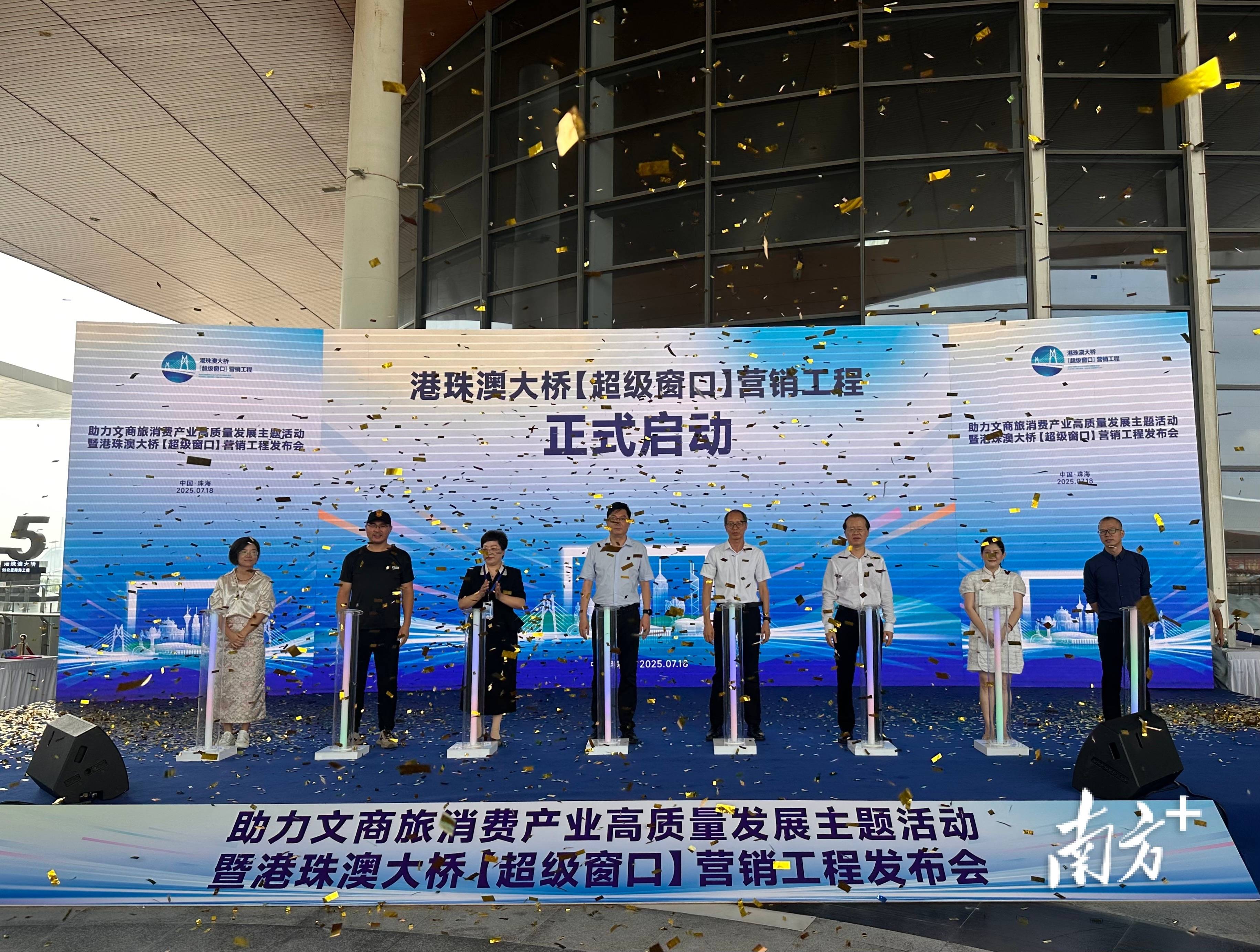 （粤港澳大湾区）开通七年 港珠澳大桥成大湾区人员和货物往来“大动脉”