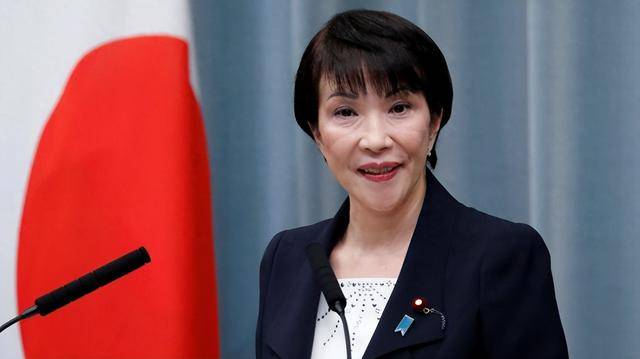 高市早苗将安倍用过的球杆,赠予特朗普