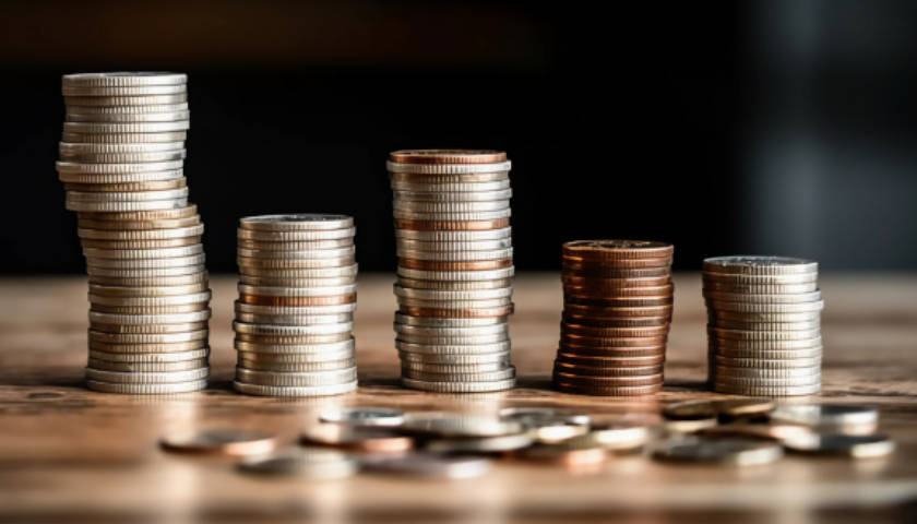 新里程董事长林杨林被留置并立案调查；芯朋微预计上半年归母净利润同比增长约104%｜晚间公告精选