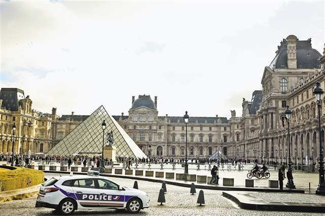 法国卢浮宫盗窃案新进展:再有两名嫌疑人被起诉