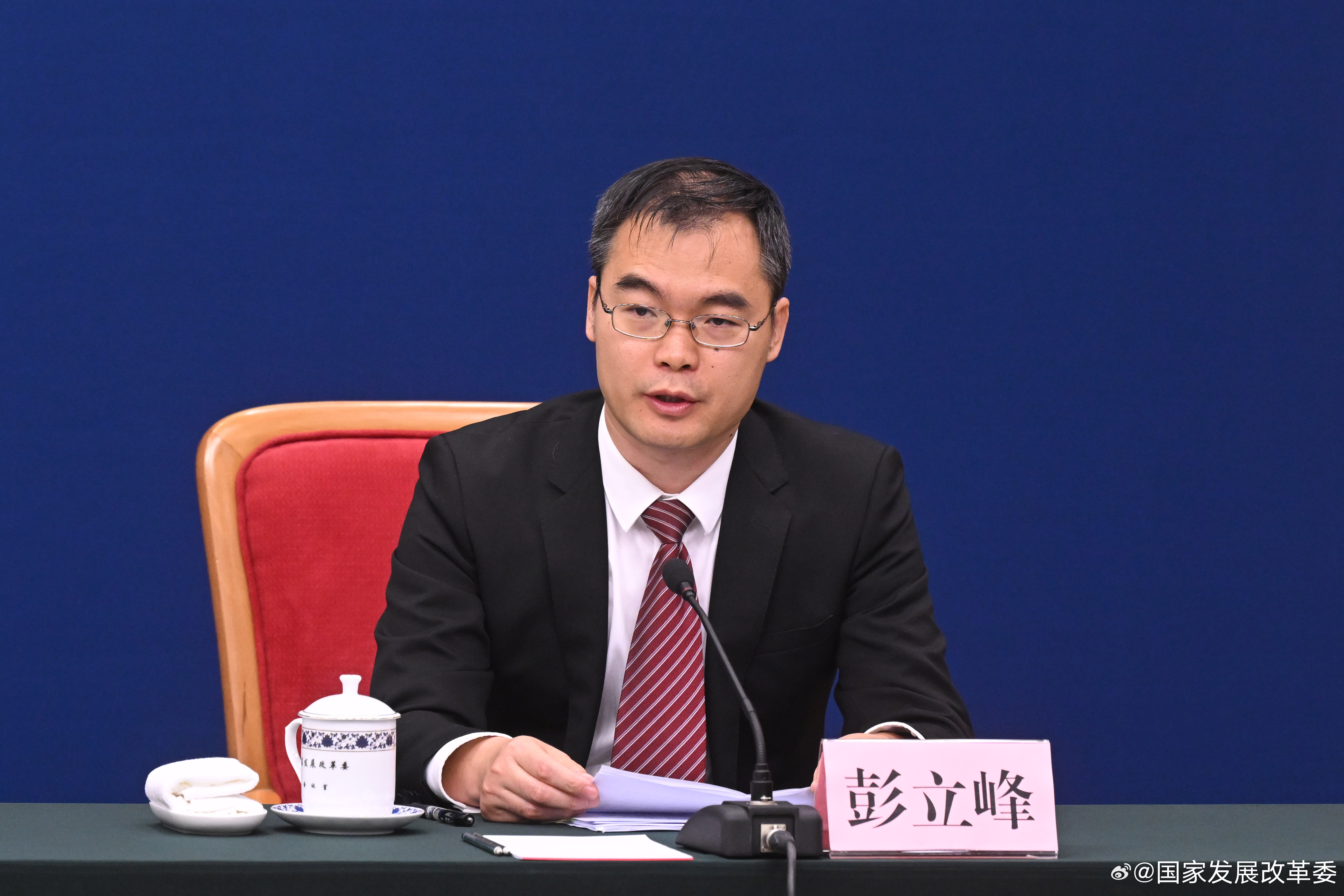 中国人民银行副行长宣昌能会见欧洲金融机构高管