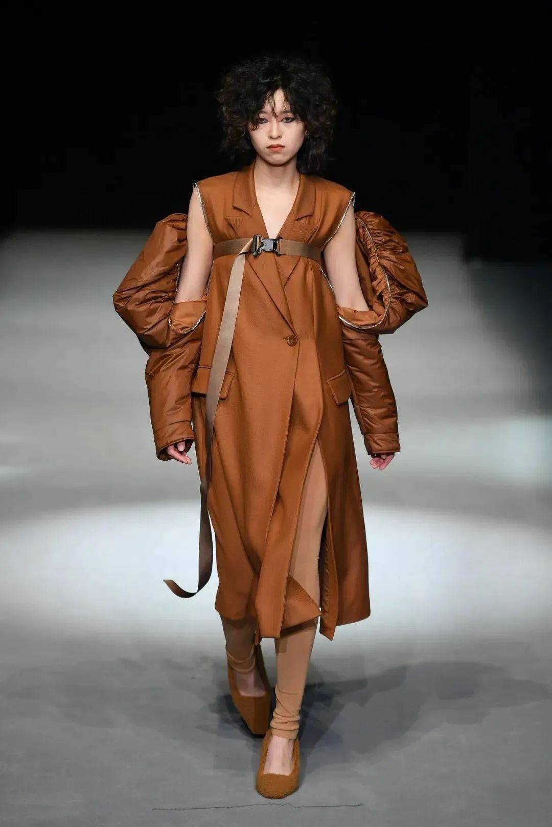 2025年男女羽绒服行业:现状洞察、前景展望与趋势前瞻分析_人保车险,拥有“如意行”驾乘险,出行更顺畅!