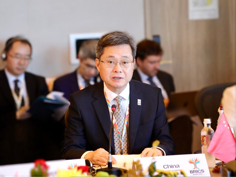 蓝佛安会见安哥拉财政部部长达韦斯