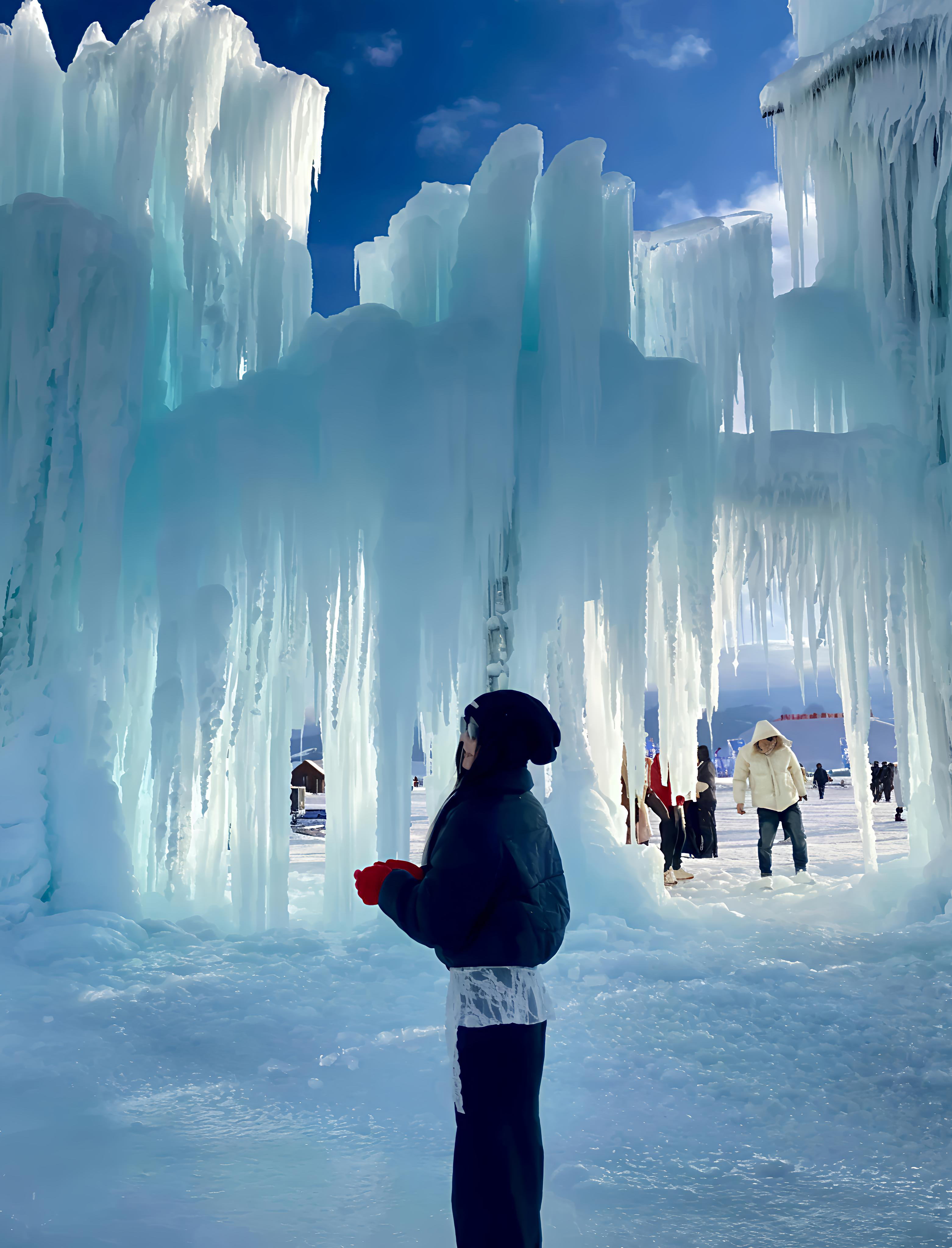 新疆开启新雪季 冰雪游向“新”而行