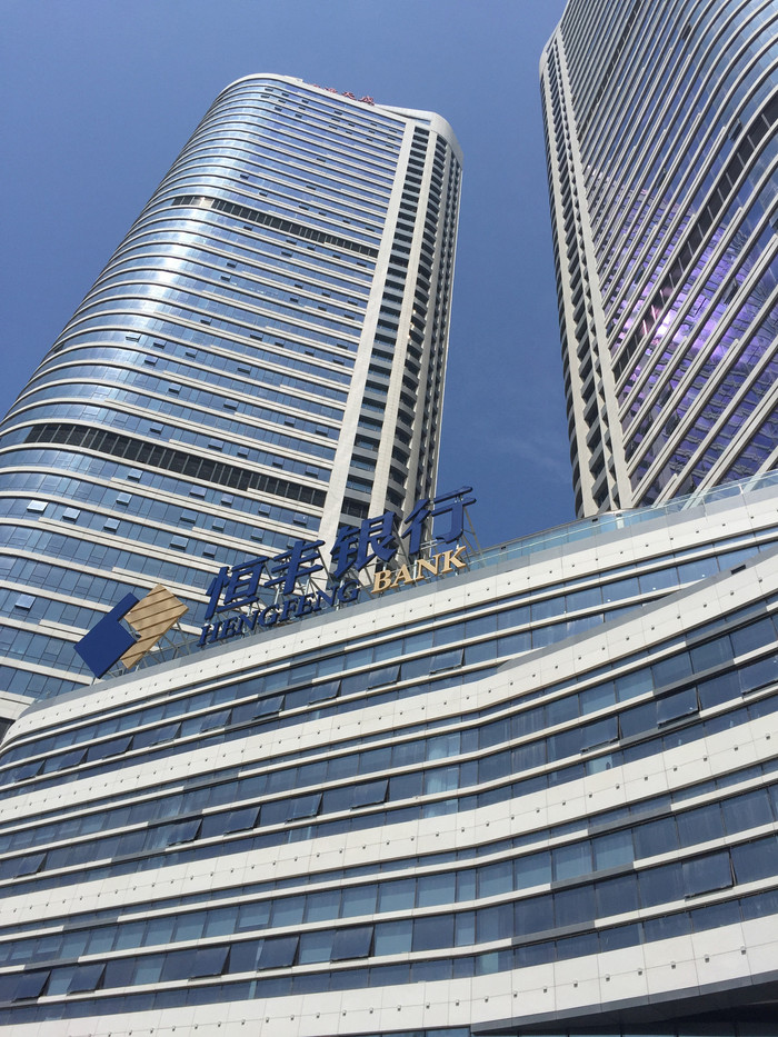 青岛银行三季报透视：营收增速逐季下滑、单季现负增长、资本充足与资产质量风险双重承压