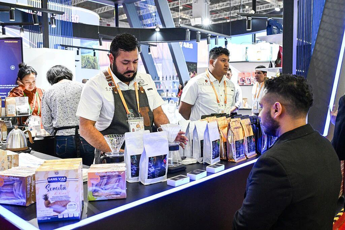 抖音电商全球购携手百余品牌亮相进博会,将全球好物带给消费者