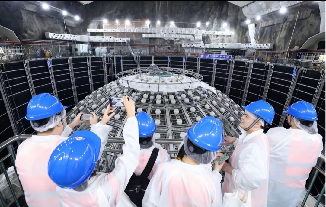 新华鲜报丨捕捉“幽灵粒子” 江门中微子实验测量精度创新高