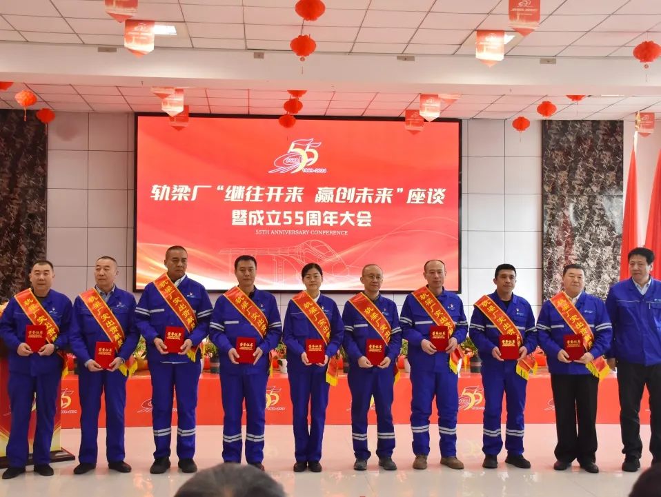 包钢股份大宗交易成交65.00万股 成交额164.45万元