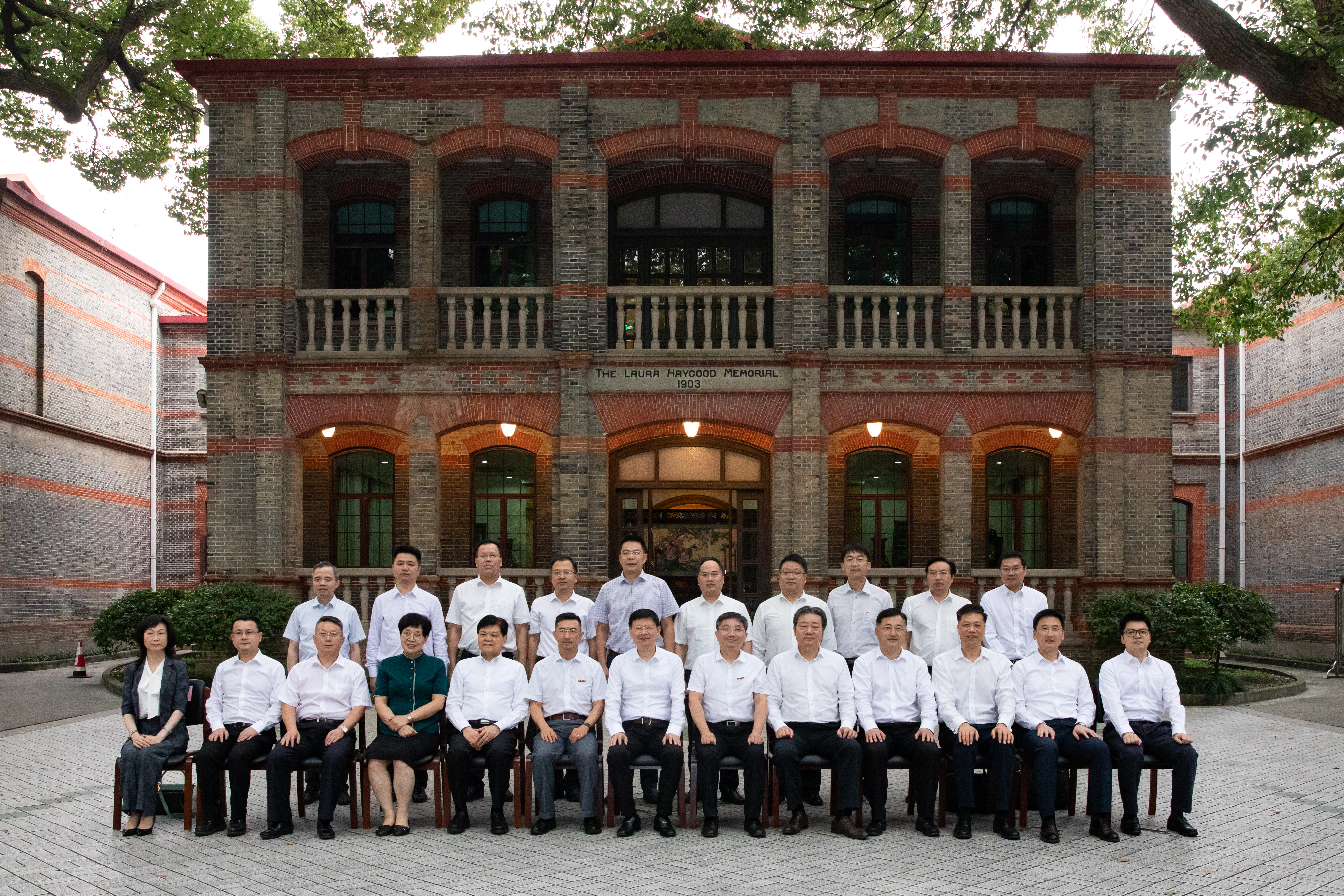 宝信软件与中智咨询签订战略合作协议