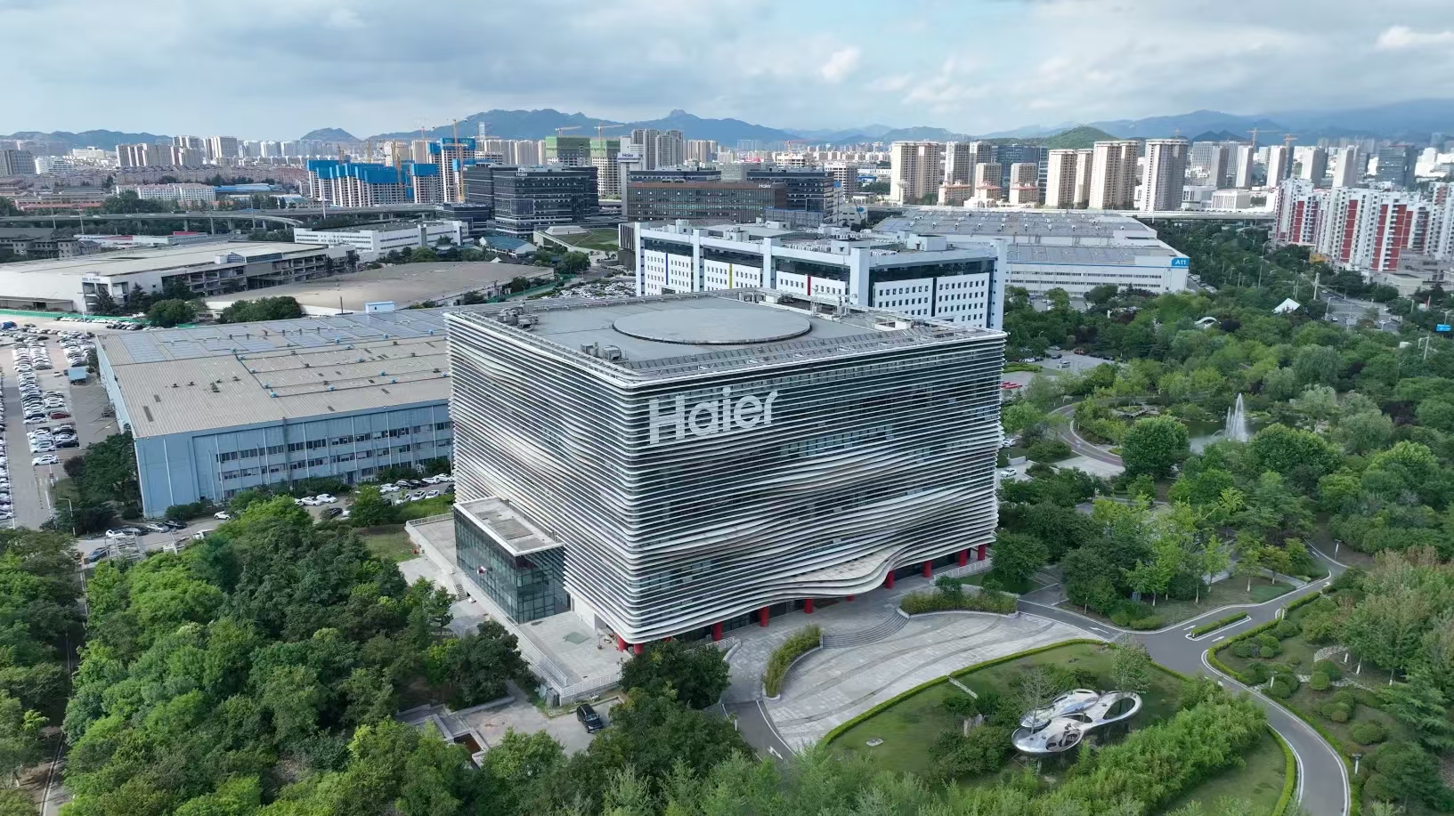 富智康集团(02038.HK)11月26日回购28.00万股,耗资532.33万港元