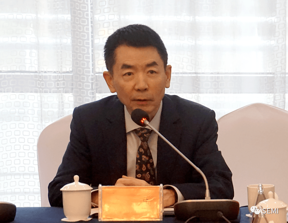 拓荆科技：11月27日召开董事会会议