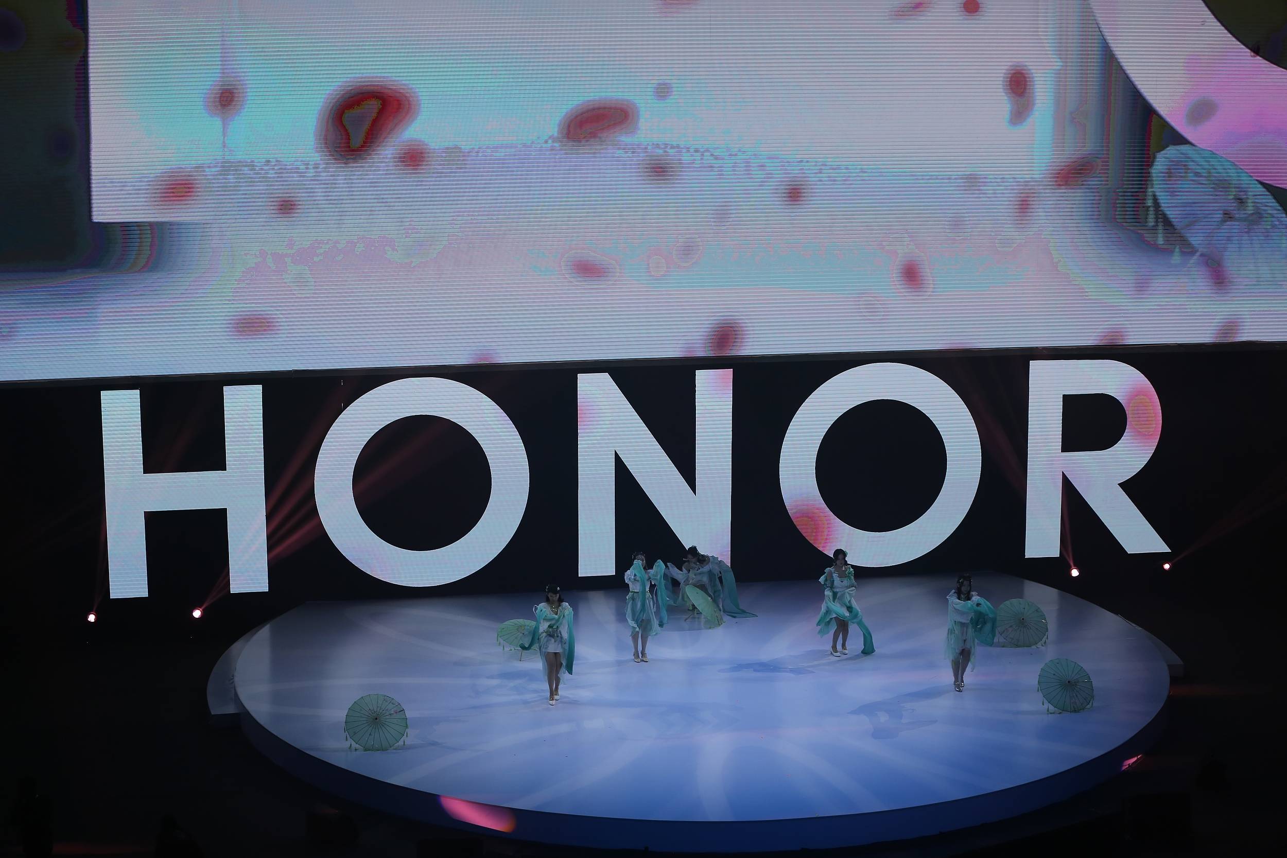 华锋股份：控股股东和实控人 拟均变更为陈运