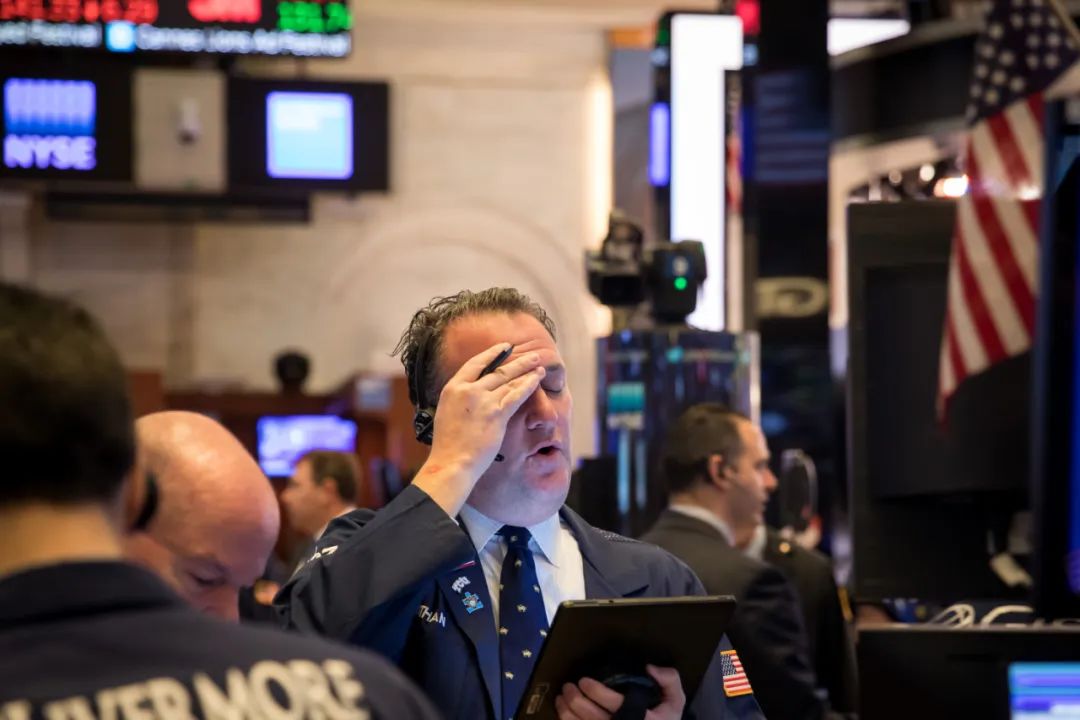 深夜暴跌！“特朗普概念股”，多次熔断！